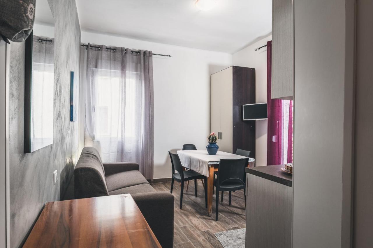 Bulldog Station Apartments With Private Wc, Ac, Tv Mestre Buitenkant foto