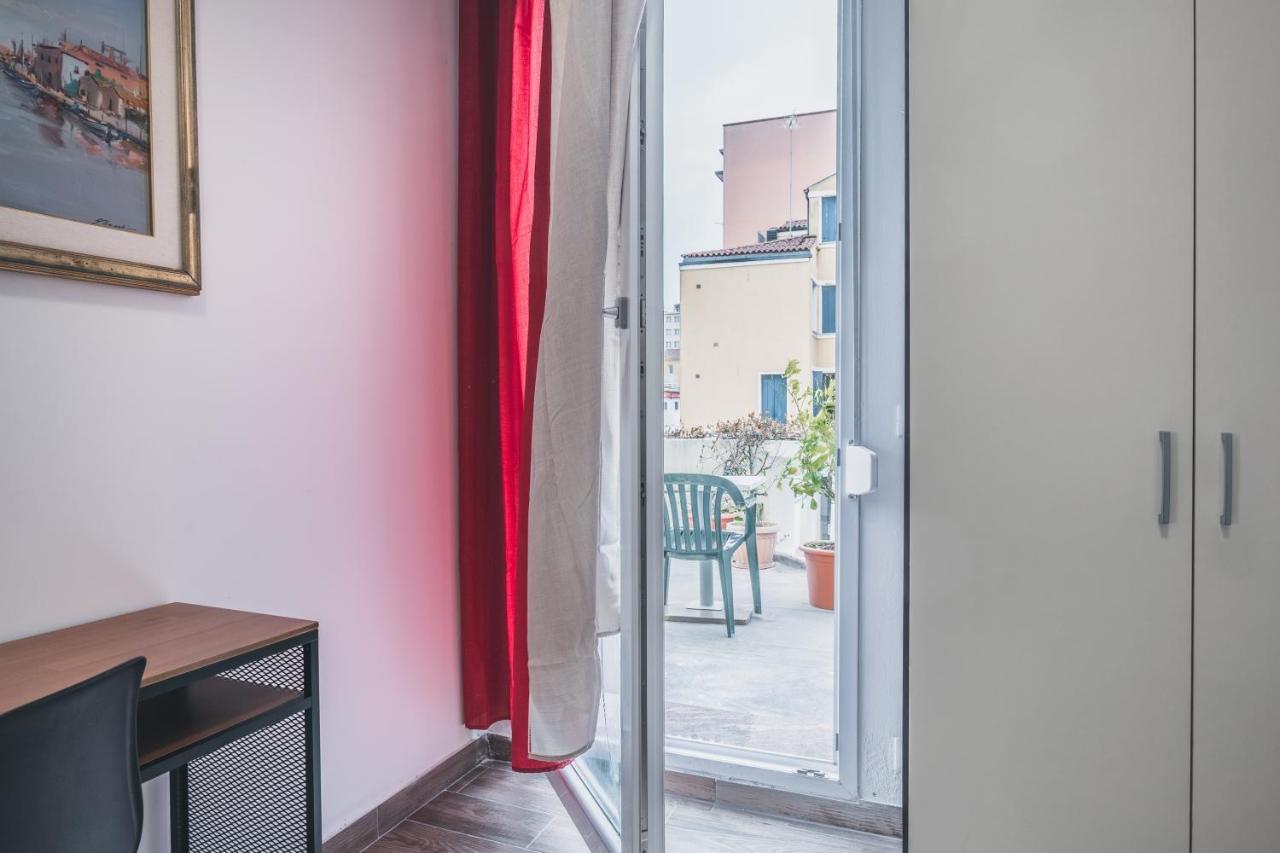 Bulldog Station Apartments With Private Wc, Ac, Tv Mestre Buitenkant foto