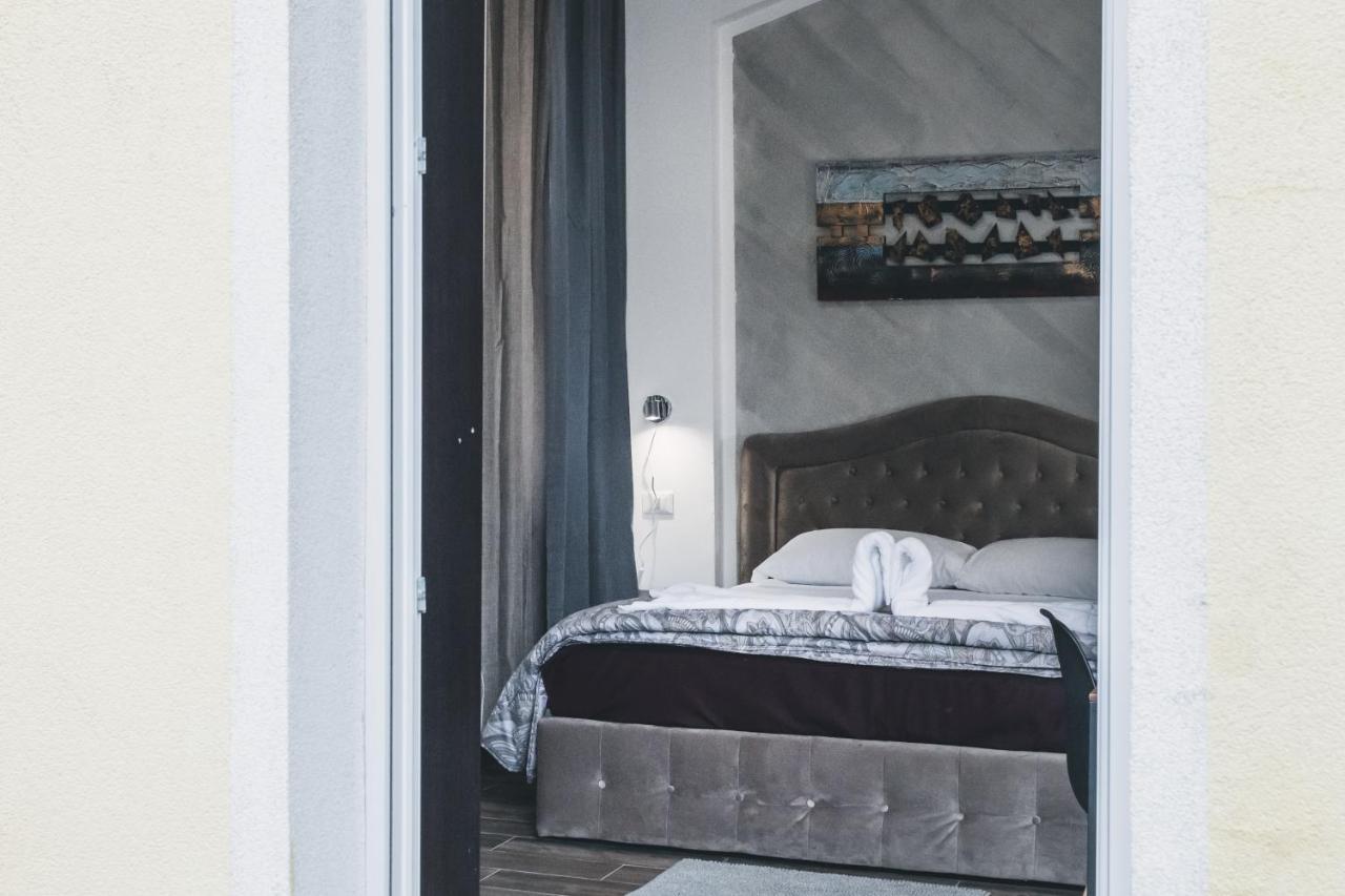 Bulldog Station Apartments With Private Wc, Ac, Tv Mestre Buitenkant foto