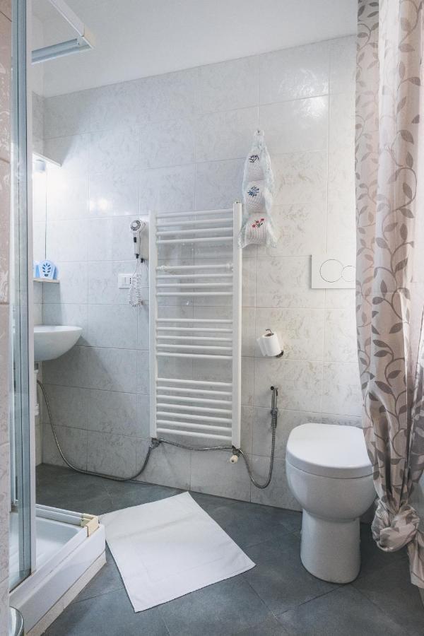 Bulldog Station Apartments With Private Wc, Ac, Tv Mestre Buitenkant foto