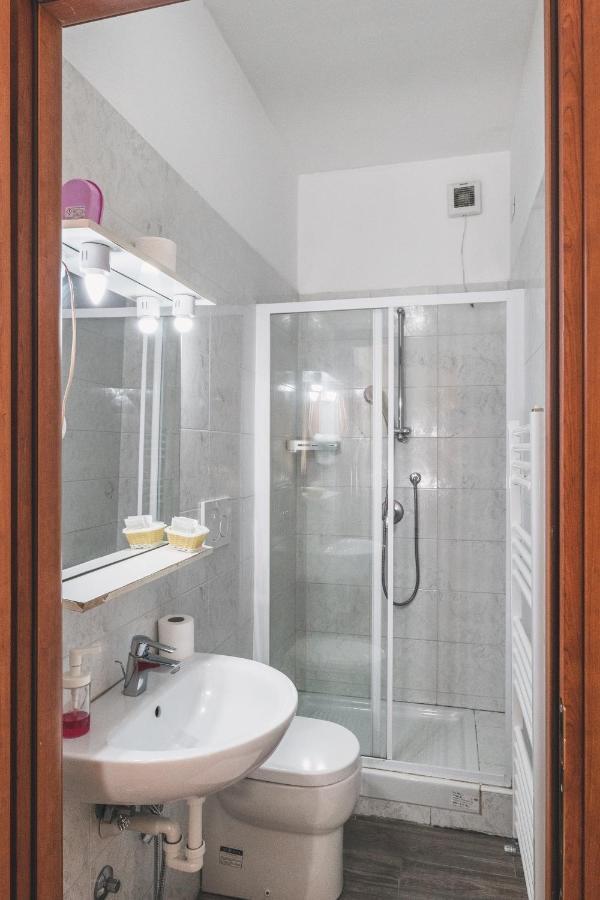 Bulldog Station Apartments With Private Wc, Ac, Tv Mestre Buitenkant foto