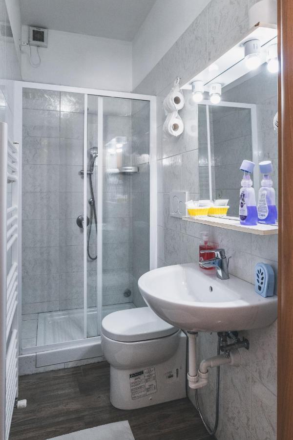 Bulldog Station Apartments With Private Wc, Ac, Tv Mestre Buitenkant foto