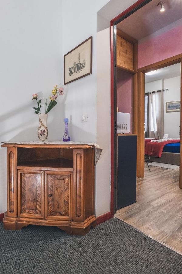 Bulldog Station Apartments With Private Wc, Ac, Tv Mestre Buitenkant foto