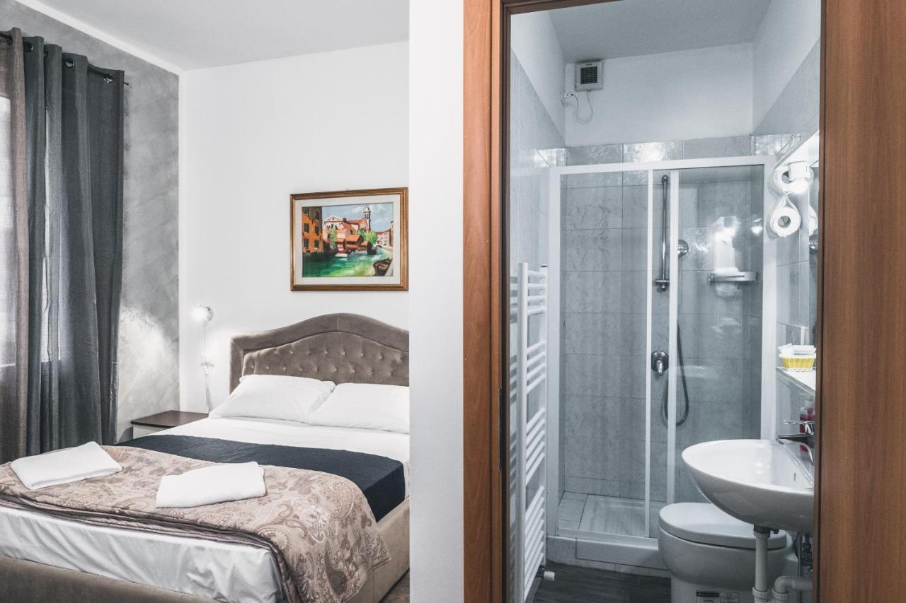 Bulldog Station Apartments With Private Wc, Ac, Tv Mestre Buitenkant foto