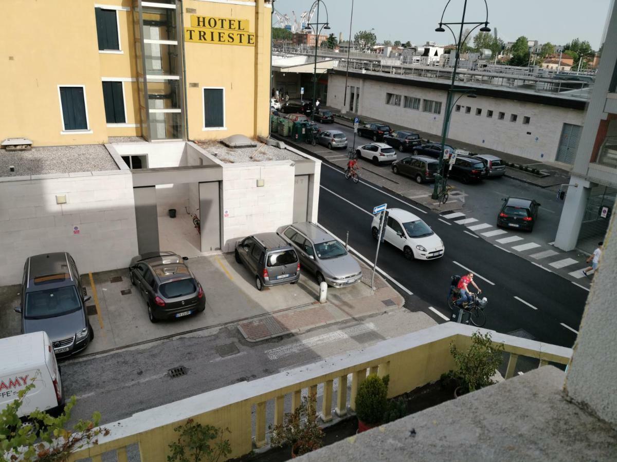 Bulldog Station Apartments With Private Wc, Ac, Tv Mestre Buitenkant foto